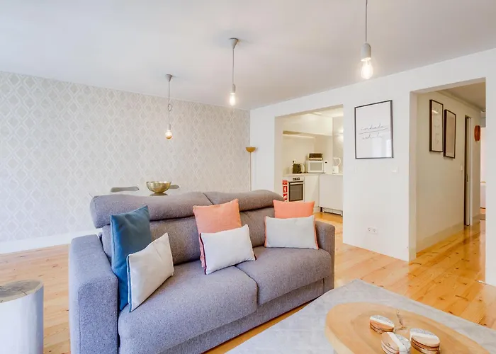 Akicity Mouraria Foliage